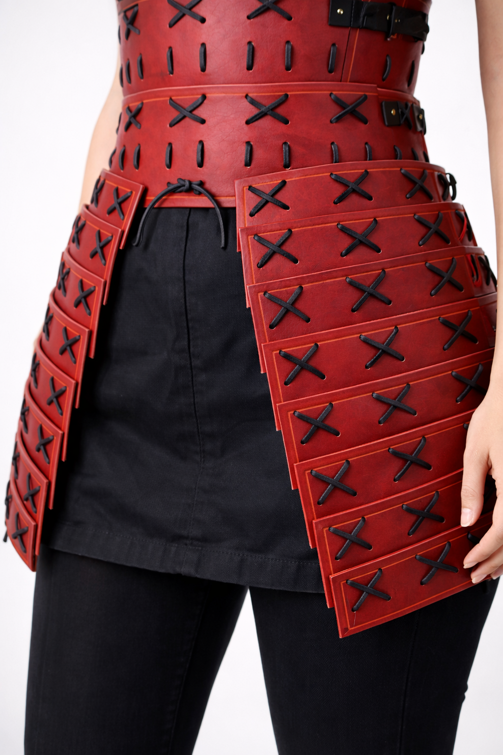 Women's Red & White Genuine Leather Samurai Armor Set - Detachable Pauldrons & Thigh Tassets Cosplay Costume